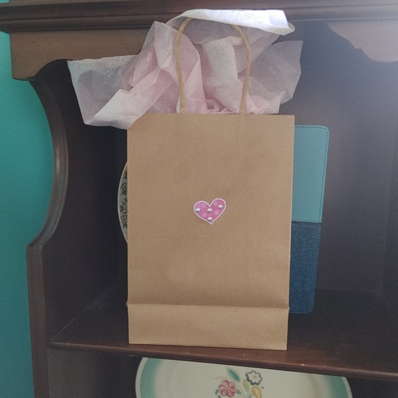 Valentine's florals. Set in vintage base - Picture 4 of 4